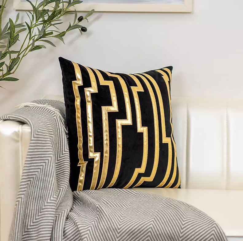 Exquisite Lines Bronzing Pillow Sham